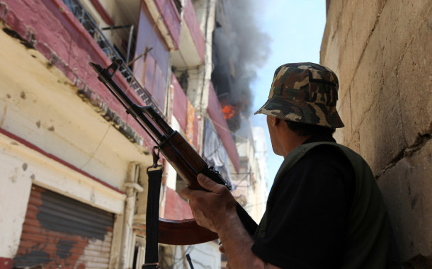 النشرة العسكرية || اشتباكات عنيفة بينَ قوات الأسد المتواجدة داخل قلعة حلب والثوارِ