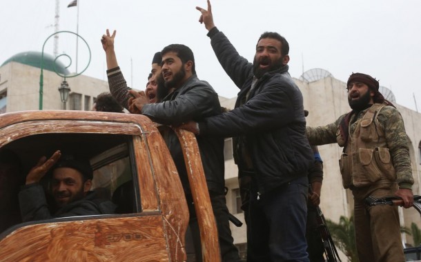 النشرة العسكرية || كتائب الثوار تفاجئ قوات الأسد في درايا وخسائر فادحة في صفوفهم
