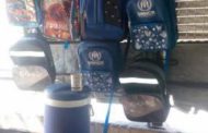 شاهد بالصور حقائب اليونيسيف المدرسية يبيعها النظام  في شوارع اللاذقية ودمشق