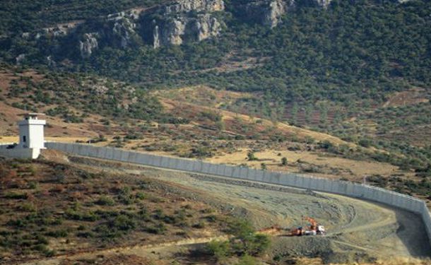 تركيا تزيل الجدار الفاصل وتستقدم تعزيزات إلى حدود الحسكة