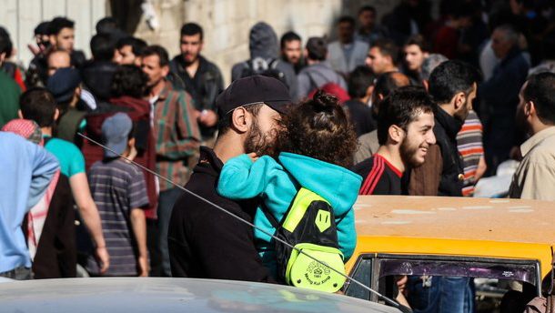 تواصل عمليات تهجير سكان حيي برزة وتشرين من دمشق إلى إدلب
