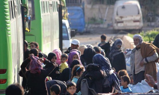 وصول الدفعة الأولى من مهجري حي برزة الدمشقي إلى مدينة إدلب