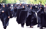 إيران تخفض القيود المفروضة على لباس المرأة